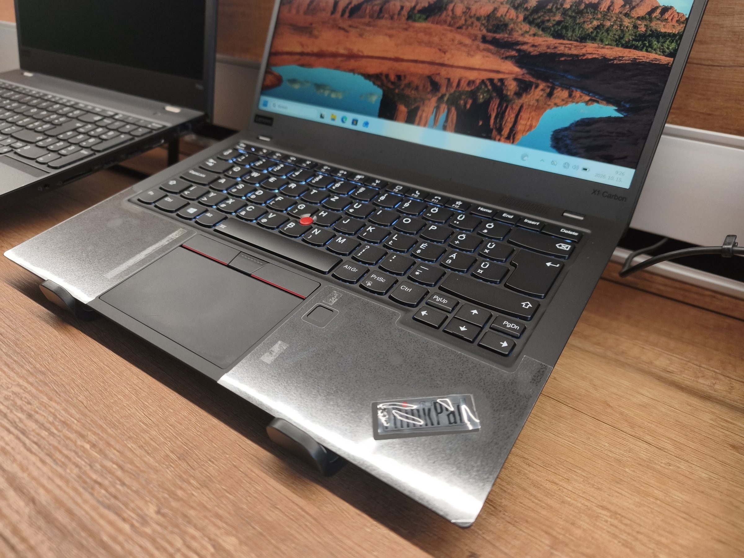 Lenovo ThinkPad X1 Carbon Gen8, 2. kép