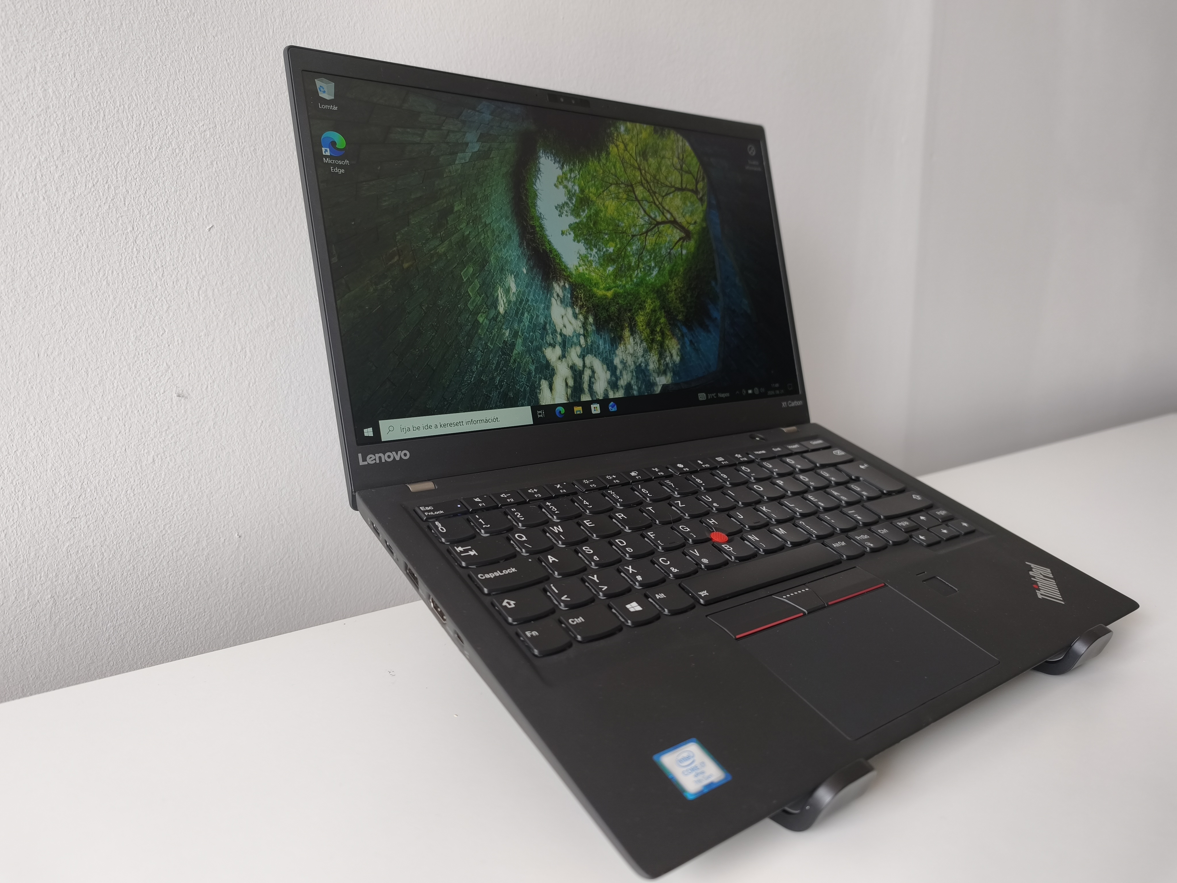 Lenovo ThinkPad X1 Carbon Gen5, 2. kép