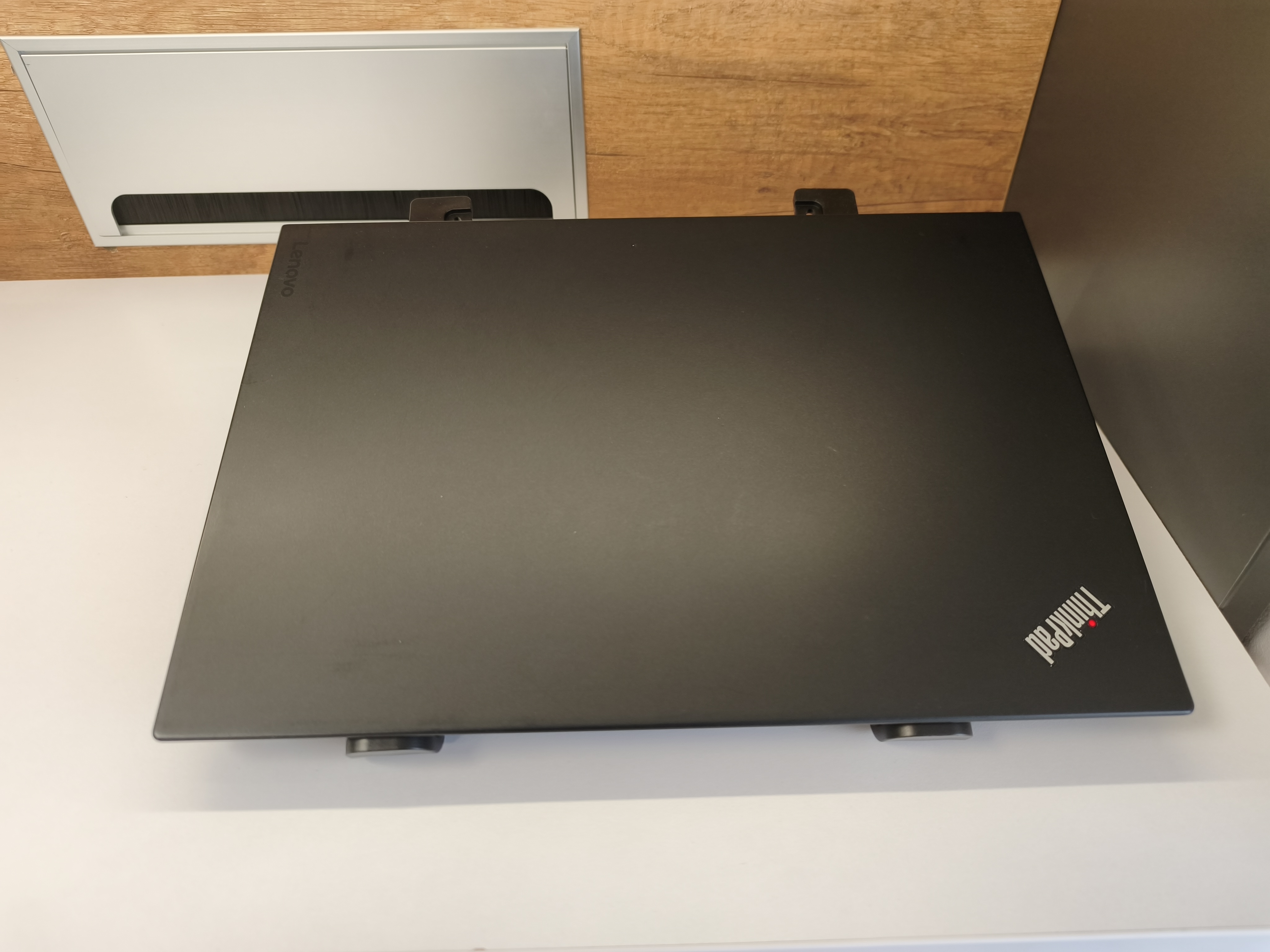 Lenovo ThinkPad X1 Carbon Gen4, 3. kép
